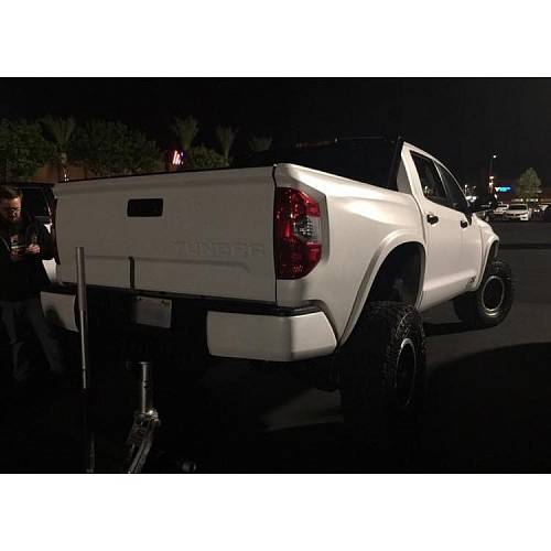 Задние крылья для Toyota Tundra 2014+