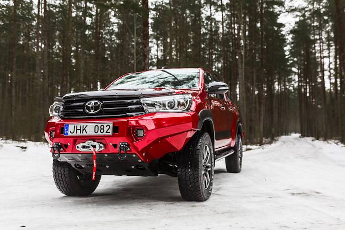 Toyota Hilux и бамперы RIVAL