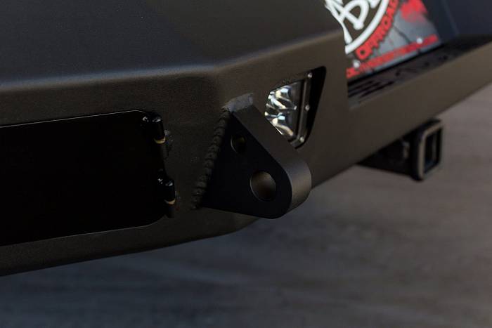 Задний бампер серии HoneyBadger для Chevrolet Silverado