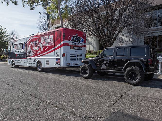 Бампер передния для Jeep Wranler JL алюминиевый от GenRight